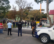 Forças de segurança flagram aglomerações e encerram festa junina clandestina na Capita