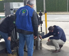 Força-tarefa fiscaliza 300 postos de combustíveis no PR; 181 tinham irregularidades