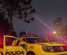 Fiscalização fecha 13 pontos comerciais e dispersa aglomerações em Curitiba