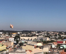 Polícia Militar apreende balão que caiu no bairro Boqueirão, em Curitiba