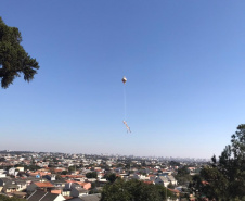 Polícia Militar apreende balão que caiu no bairro Boqueirão, em Curitiba