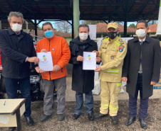 Equipamentos de proteção e combate ao fogo foram entregues pelo Estado às forças que atuam em proteção à natureza. São ações executadas em conjunto entre o órgão ambiental estadual, a Defesa Civil e a Secretaria da Segurança Pública.