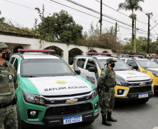 Vice-governador entrega seis veículos para operações da PM no Litoral