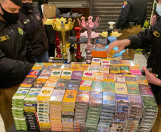 PM fecha cinco estabelecimentos e dispersa quase 100 pessoas em Curitiba