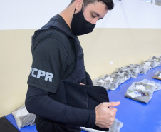 Polícia Civil do Paraná entrega kit funcional a 200 novos policiais civis