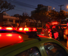 Fiscalização flagra irregularidades e cinco pontos comerciais são fechados em Curitiba