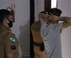 Pousadas e hotéis de alta rotatividade no Centro de Curitiba são alvo da primeira  edição da operação Centro Seguro da PM 