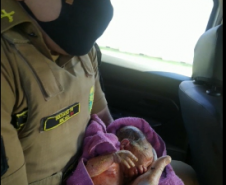 Policiais militares desengasgam nascituro que ainda estava com cordão umbilical em Guarapuava (PR