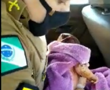 Policiais militares desengasgam nascituro que ainda estava com cordão umbilical em Guarapuava (PR