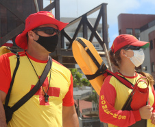 Nadar em segurança é somente próximo ao Posto de Guarda-Vidas do Corpo de Bombeiros