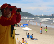 Nadar em segurança é somente próximo ao Posto de Guarda-Vidas do Corpo de Bombeiros
