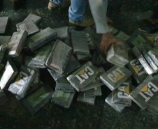 PM aborda caminhão na fila do Porto de Paranaguá e apreende de mais de 270 quilos de pasta base de cocaína avaliados em R$7 milhões