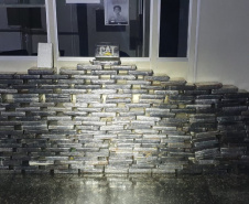 PM aborda caminhão na fila do Porto de Paranaguá e apreende de mais de 270 quilos de pasta base de cocaína avaliados em R$7 milhões