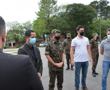 Agentes penitenciários participam de curso do Exército de tiro em fuzil e manutenção de armamento