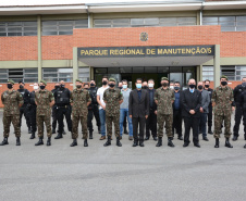 Agentes penitenciários participam de curso do Exército de tiro em fuzil e manutenção de armamento