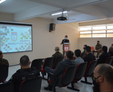 Agentes penitenciários participam de curso do Exército de tiro em fuzil e manutenção de armamento