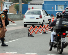 Polícia Militar participa de blitz educativa integrada da Semana Nacional do Trânsito na Linha Verde em Curitiba