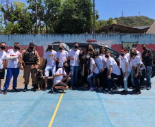 Equipe de Operações com Cães participa de atividade em colégio em Santo Antônio da Platina (PR)