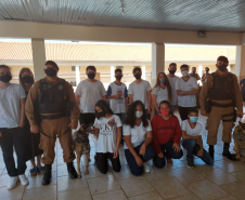 Equipe de Operações com Cães participa de atividade em colégio em Santo Antônio da Platina (PR)