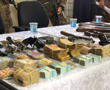 PM cumpre 41 mandados e apreende armas e carros de luxo na RMC e Litoral