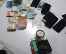 Operação cumpre mandados de prisão e apreende grande quantidade de drogas em Matinhos