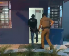 Homem que atacou policiais militares com fogos de artifício em Rio Branco do Sul é preso