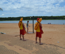 Bombeiros reforçam alertas sobre ataques de piranhas nas praias da Costa Oeste