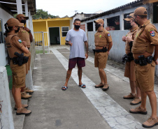 Polícia Militar doa alimentos para alunos de projeto social de jiu jitsu, em Guaratuba