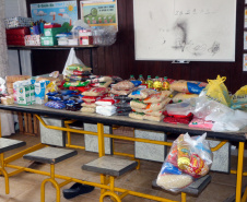 Polícia Militar doa alimentos para alunos de projeto social de jiu jitsu, em Guaratuba