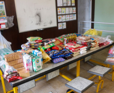 Polícia Militar doa alimentos para alunos de projeto social de jiu jitsu, em Guaratuba