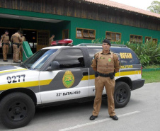 Após policiais salvarem a vida de um bebê, PM orienta sobre casos de engasgamento