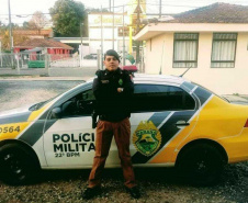 Após policiais salvarem a vida de um bebê, PM orienta sobre casos de engasgamento