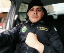 Após policiais salvarem a vida de um bebê, PM orienta sobre casos de engasgamento