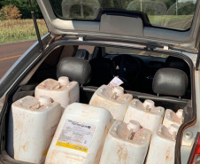 Apreendido carro carregado com 300 litros de herbicida
