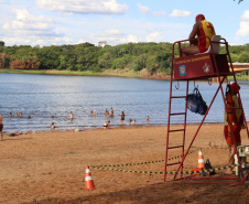 Atuação de bombeiros intensifica prevenção e diminui afogamentos na Costa Oeste