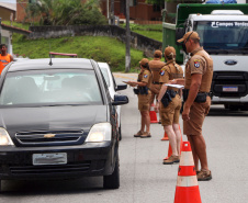 Polícia Militar realiza bloqueios no Litoral para prevenir e combater crimes na região