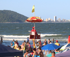 Corpo de Bombeiros reforça pedido: banho deve ocorrer em locais protegidos por guarda-vidas