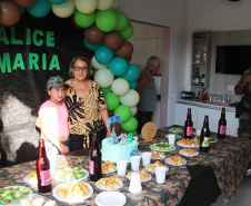 No Litoral, policiais militares participam de aniversário e realizam sonho de fã mirim