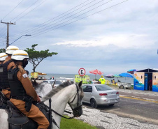PM reforça policiamento do Litoral com unidades especializadas e rondas ostensivas