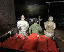 Ação integrada entre as polícias Militar, Civil e Federal resulta na apreensão de meia tonelada de maconha no lago de Itaipu, em Guaíra (PR)