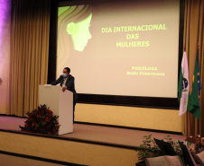 SESP homenageia servidoras no Dia Internacional da Mulher com flores e palestra