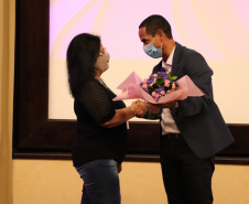 SESP homenageia servidoras no Dia Internacional da Mulher com flores e palestra