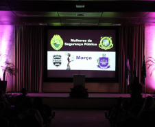 SESP homenageia servidoras no Dia Internacional da Mulher com flores e palestra