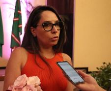 SESP homenageia servidoras no Dia Internacional da Mulher com flores e palestra