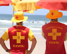 Prevenção a afogamentos e salvamentos do Corpo de Bombeiros no Litoral marcam Verão Paraná 2021/2022