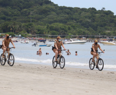 Policiamento da PM com bicicletas aumenta mobilidade no Litoral e proximidade com a população