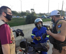 Dados do BPTran mostram que mais da metade dos acidentes de trânsito em Curitiba envolvem motos