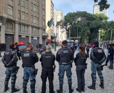 PCPR e GM realizam evento de conscientização sobre drogas no Centro de Curitiba