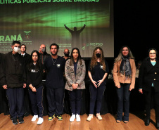  Estado avança em plano contra as drogas e premia iniciativas de conscientização dos jovens