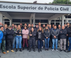 PCPR capacita instrutores para simulador de abordagem e tiros